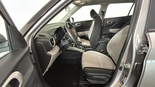 Certified 2023 Hyundai Venue SEL FWD image 11