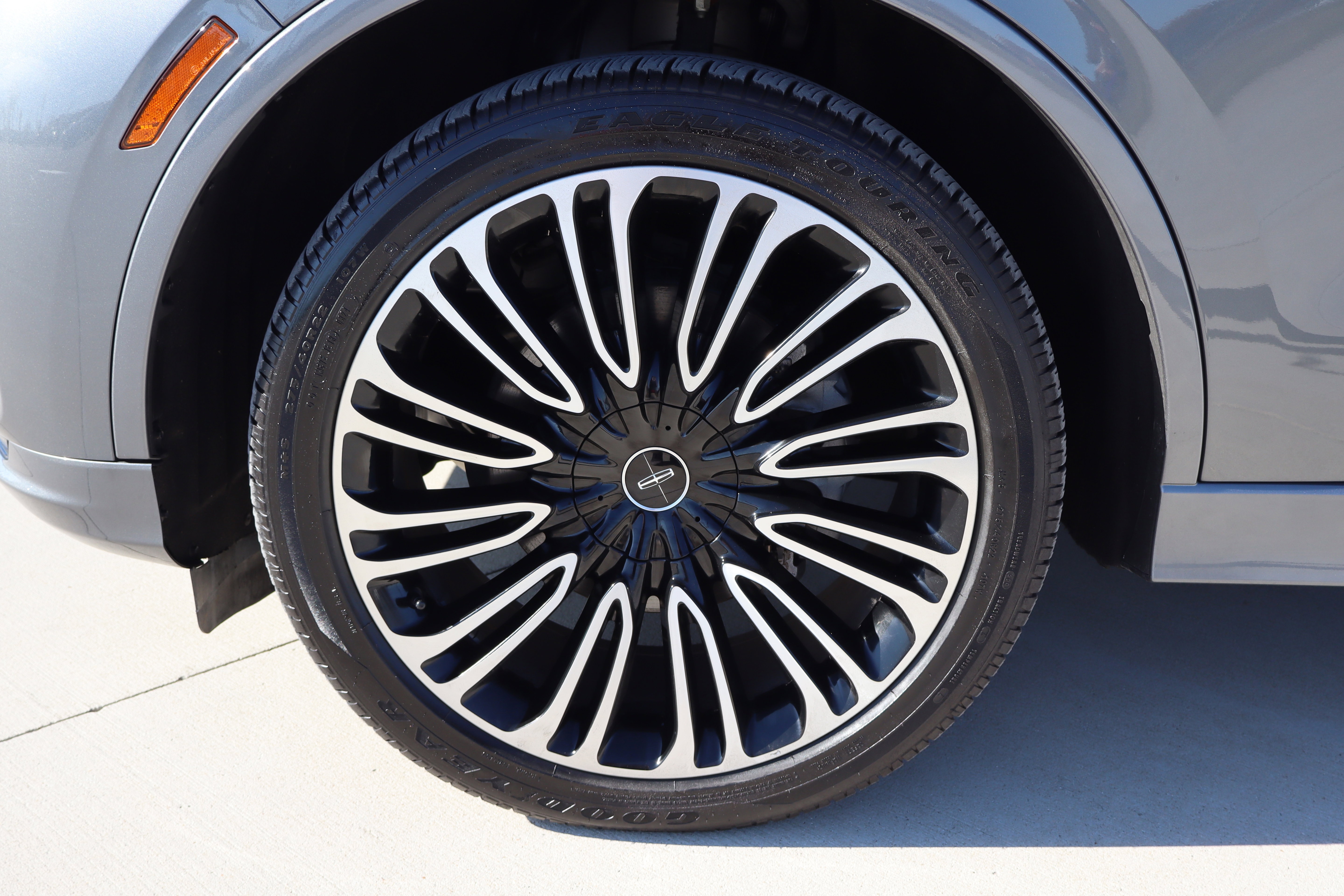 Used 2025 Lincoln Aviator Black Label AWD/4WD image 39