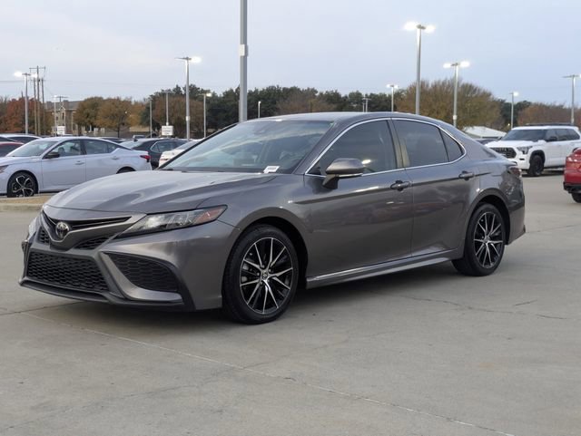 Used 2022 Toyota Camry SE image 10