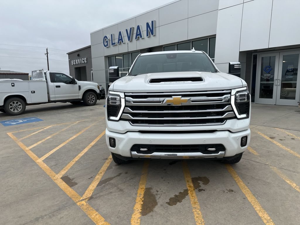 Used 2024 Chevrolet Silverado 2500 High Country w/ Technology Package AWD/4WD image 2