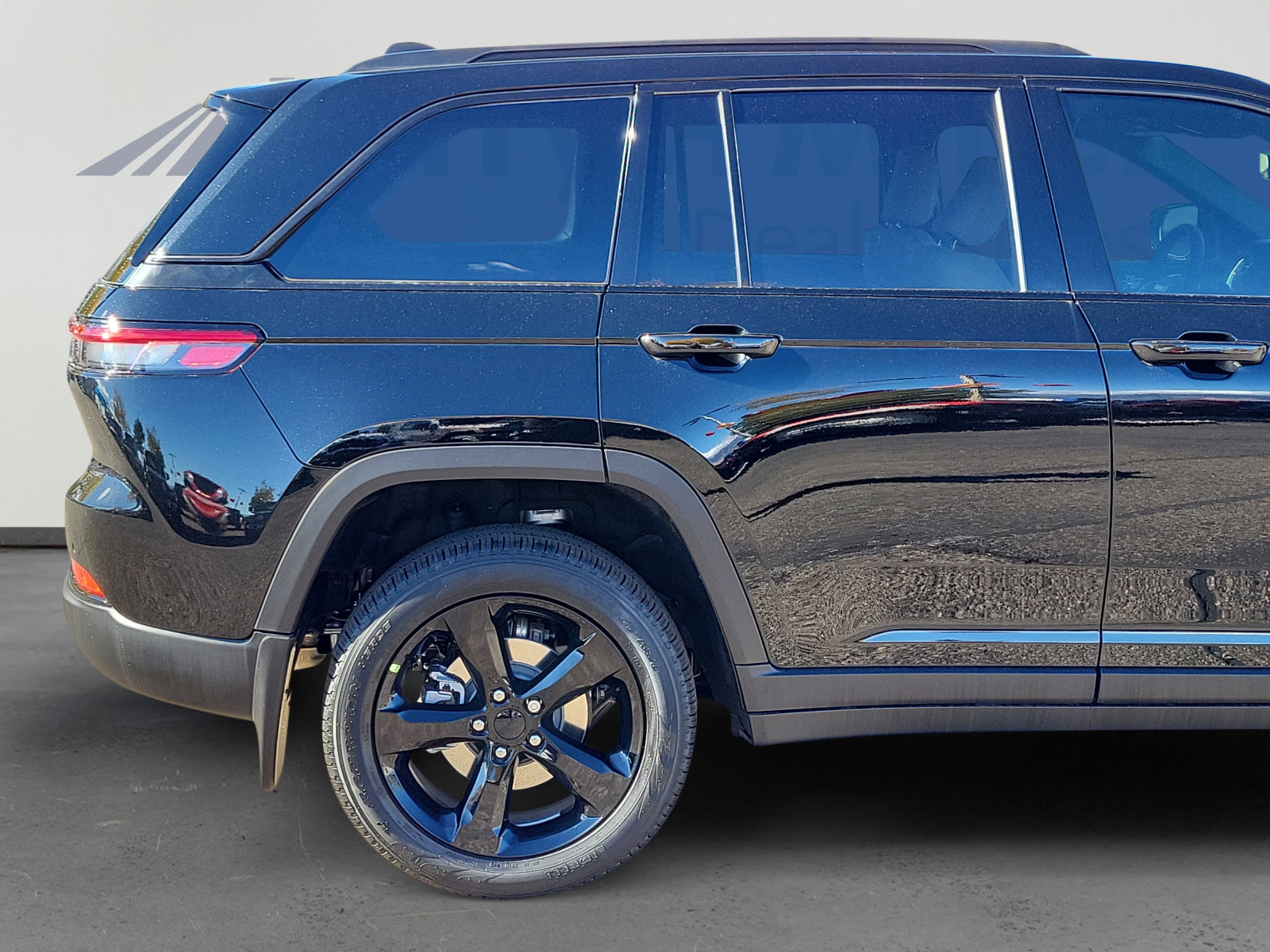 New 2025 Jeep Grand Cherokee Limited w/ Black Appearance Package image 6