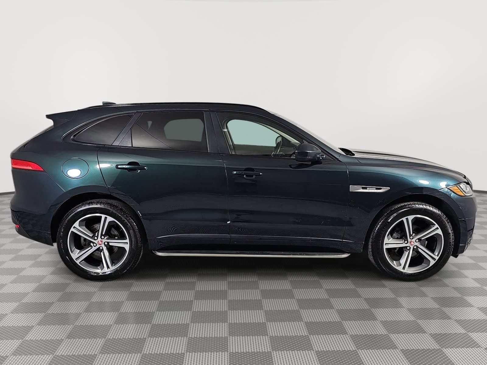 Used 2018 Jaguar F-PACE R-Sport AWD/4WD image 9