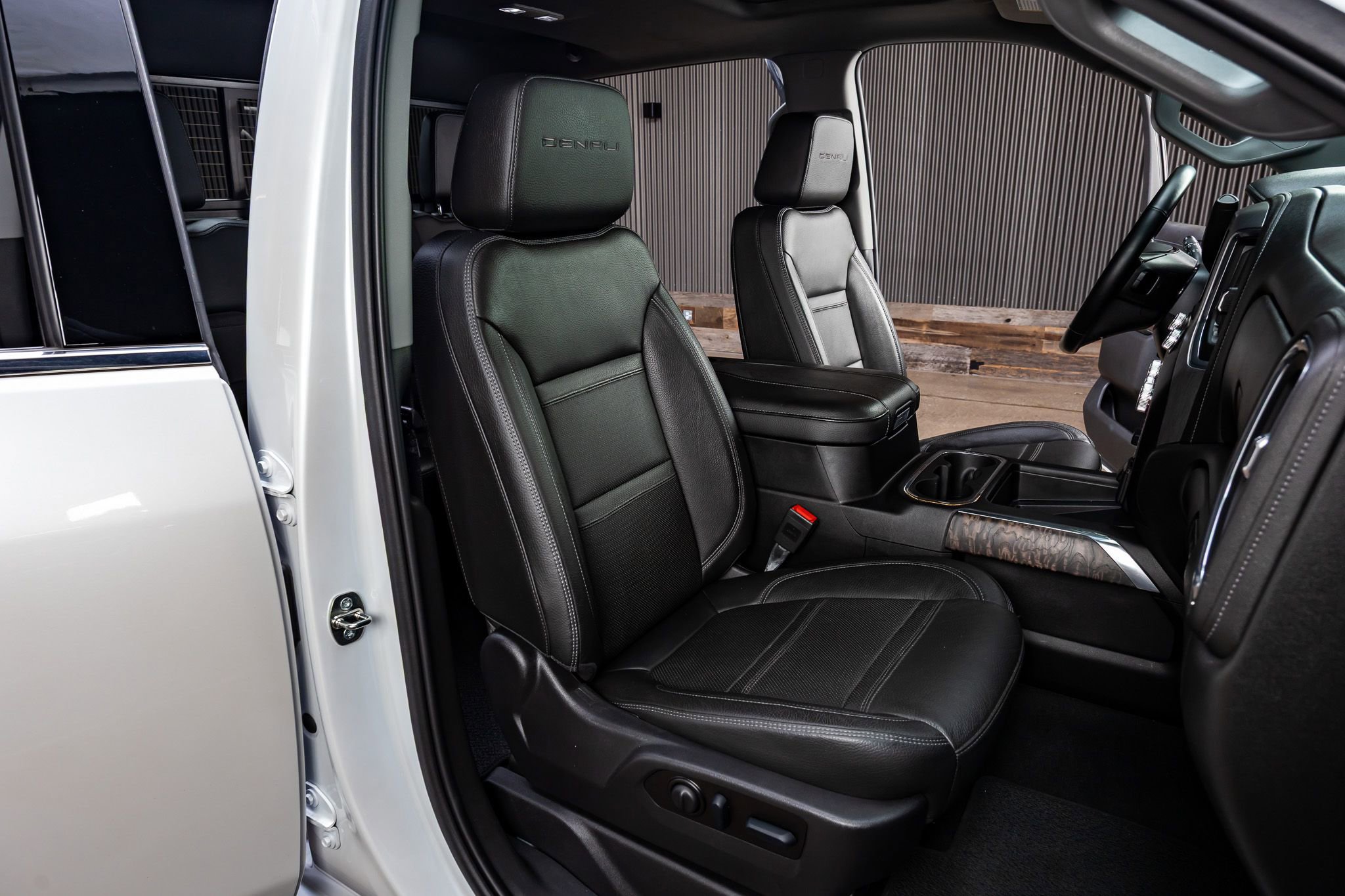 Used 2023 GMC Sierra 3500 Denali w/ Denali Ultimate Package image 31