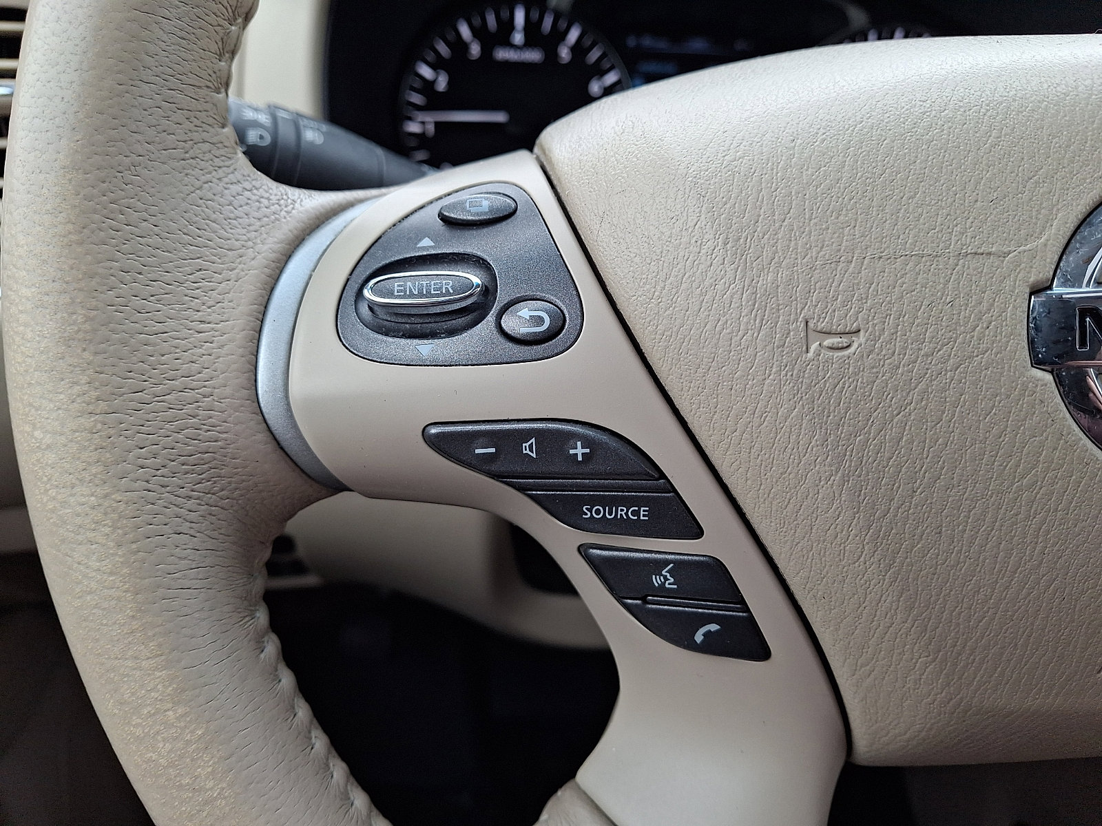 Used 2014 Nissan Pathfinder Platinum w/ Platinum Premium Package image 26