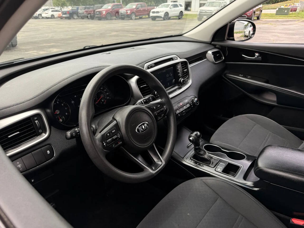 Used 2018 Kia Sorento FWD image 25