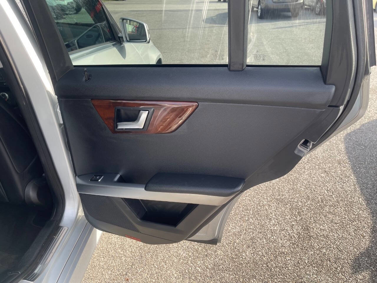 Used 2012 Mercedes-Benz GLK 350 4MATIC image 30