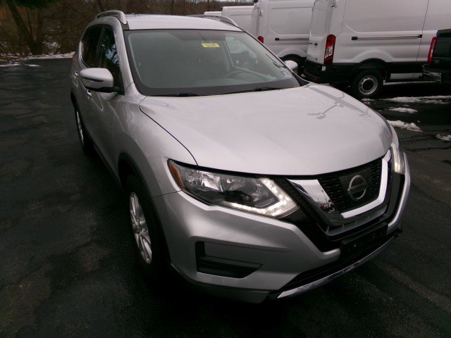 Used 2017 Nissan Rogue SV image 2