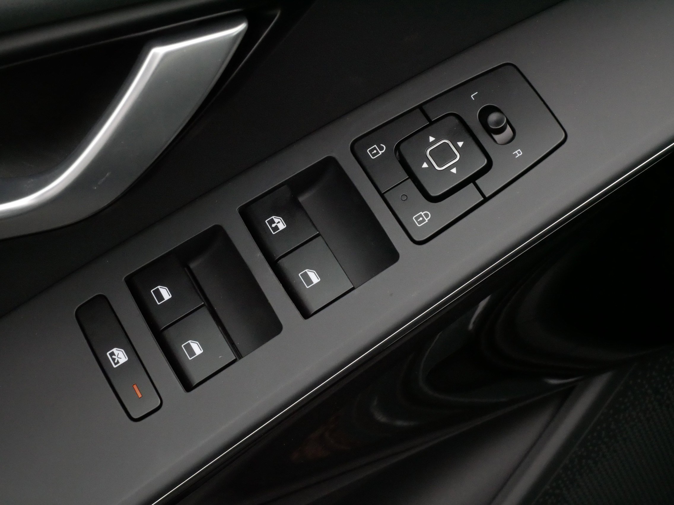 Used 2025 Kia Niro Wind w/ Wind Preserve Package image 19