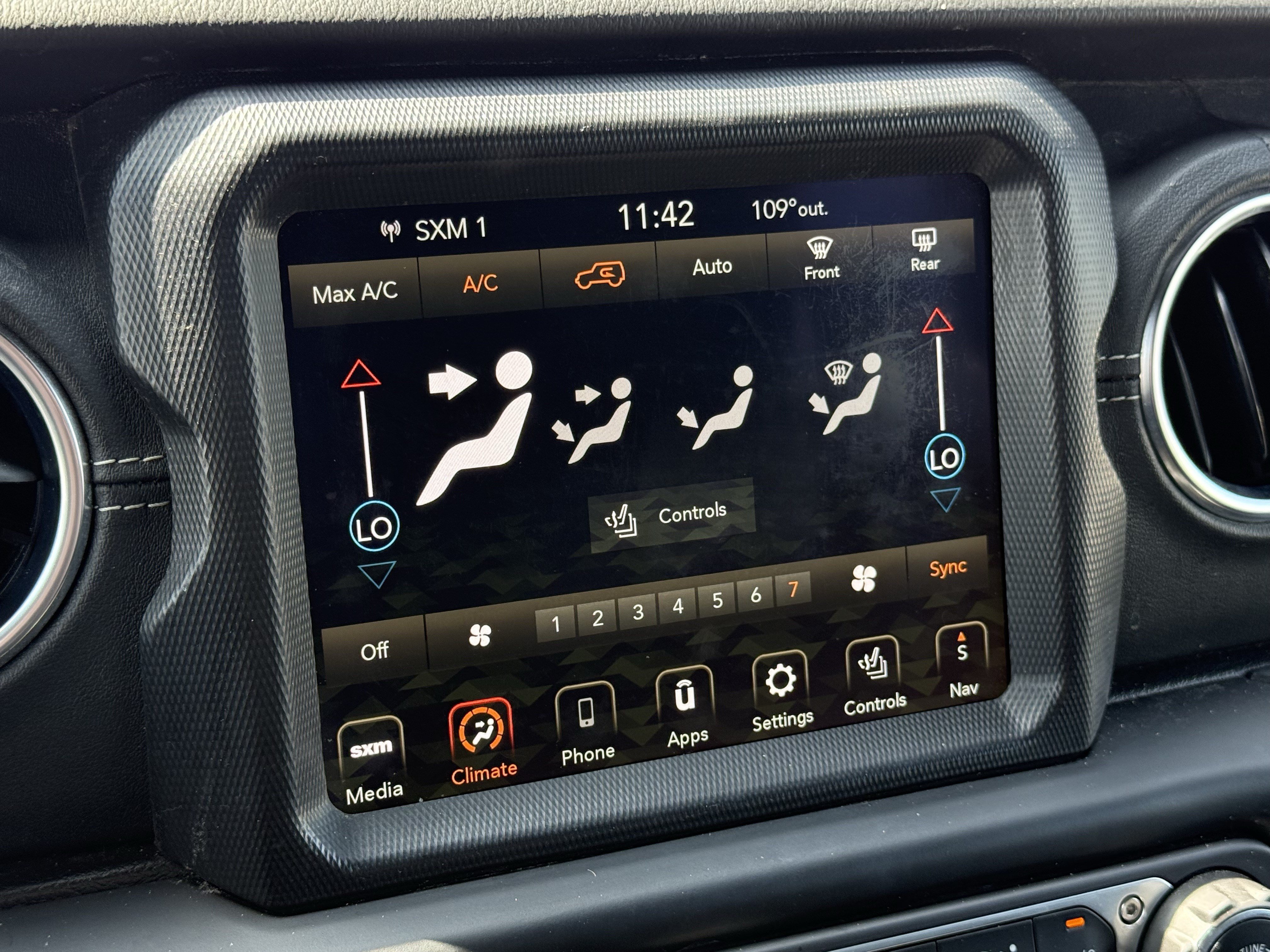 Used 2023 Jeep Wrangler Unlimited Sahara w/ Cold Weather Group AWD/4WD image 31
