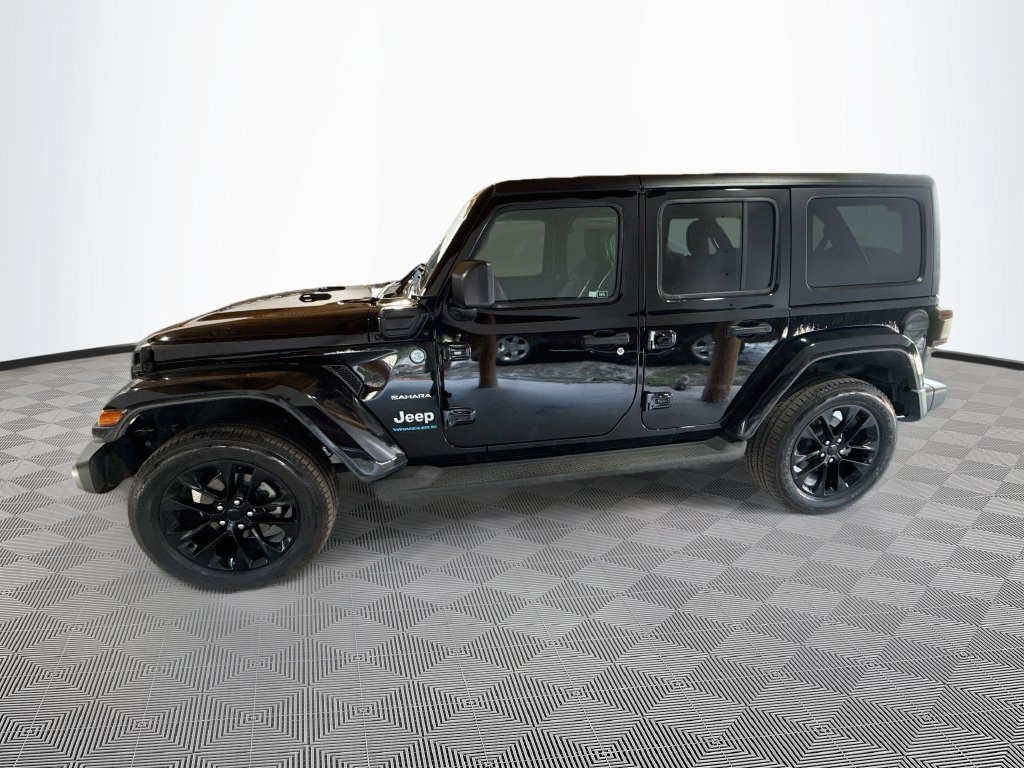 Used 2023 Jeep Wrangler Unlimited Sahara w/ Cold Weather Group AWD/4WD image 9