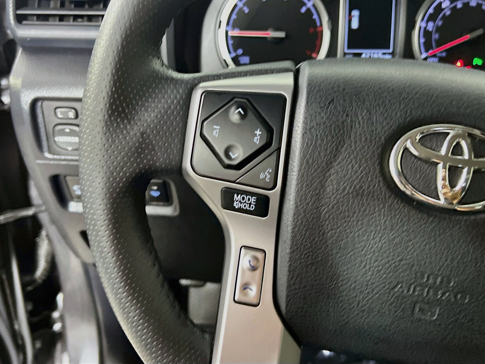 Used 2022 Toyota 4Runner Limited RWD image 19