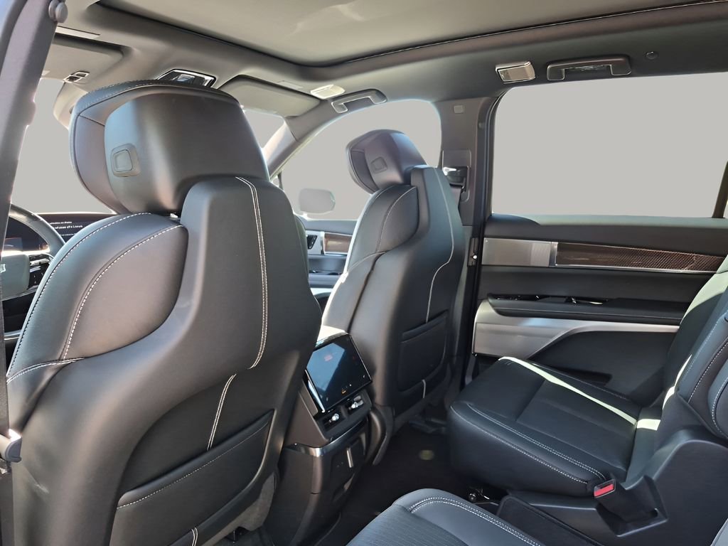 New 2026 Cadillac Vistiq Luxury AWD/4WD image 19