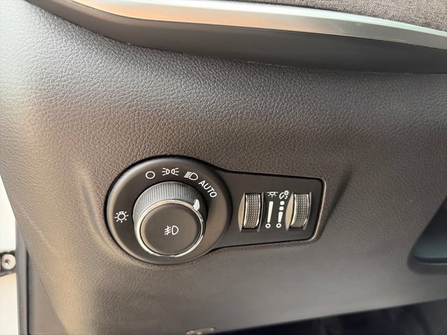 Used 2024 Jeep Compass Latitude AWD/4WD image 28