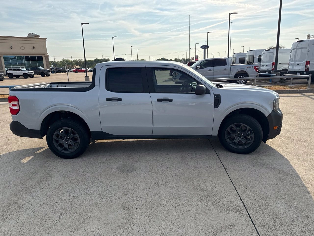 Used 2025 Ford Maverick XLT w/ Equipment Group 302A AWD/4WD image 18