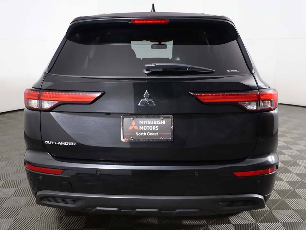 Used 2022 Mitsubishi Outlander ES image 10