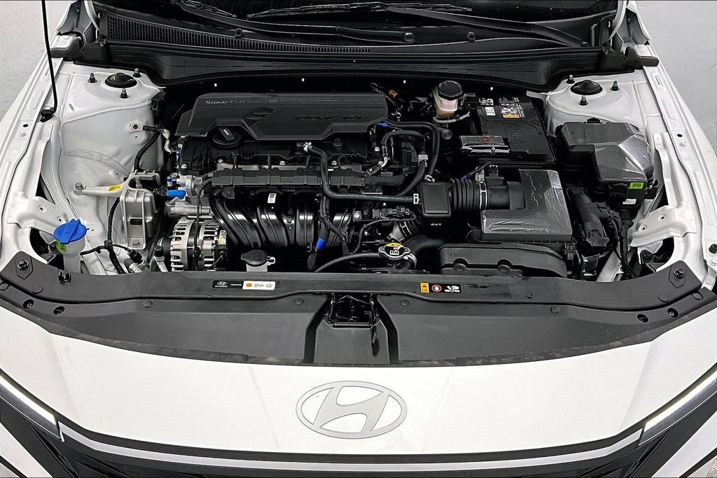 Used 2026 Hyundai Elantra SE FWD image 25