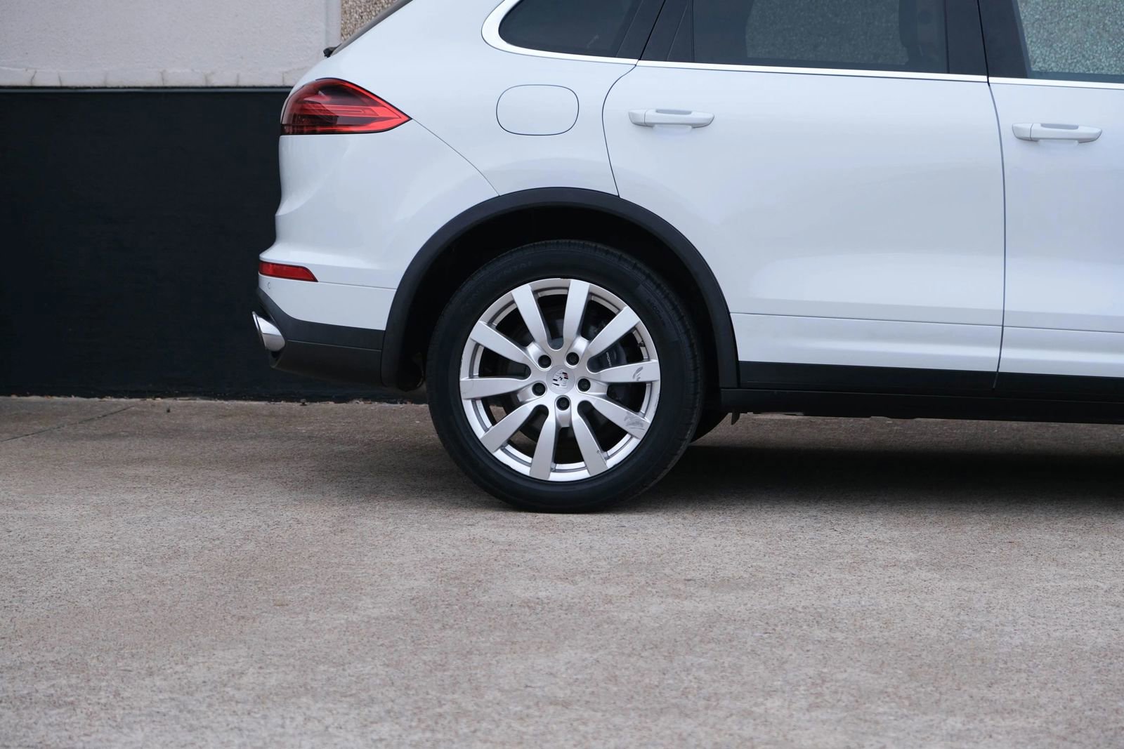 Used 2016 Porsche Cayenne Sport Utility 4D image 12