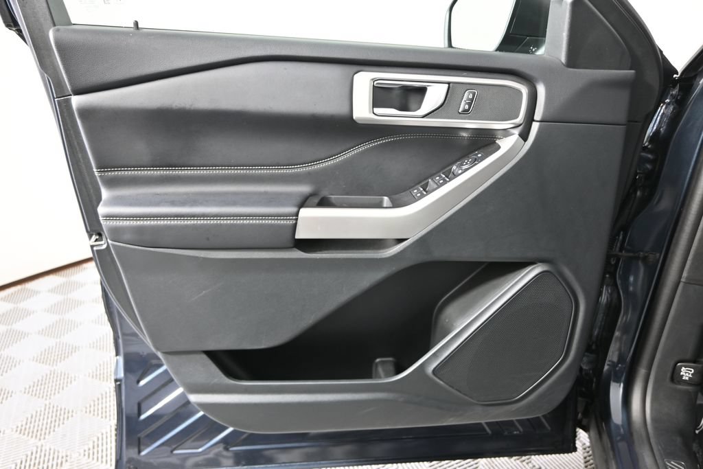 Used 2024 Ford Explorer XLT AWD/4WD image 19