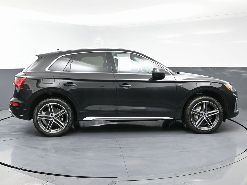 Used 2023 Audi Q5 e Premium w/ Convenience Package image 8