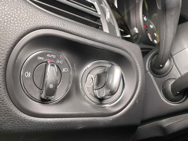 Used 2021 Porsche Macan image 40