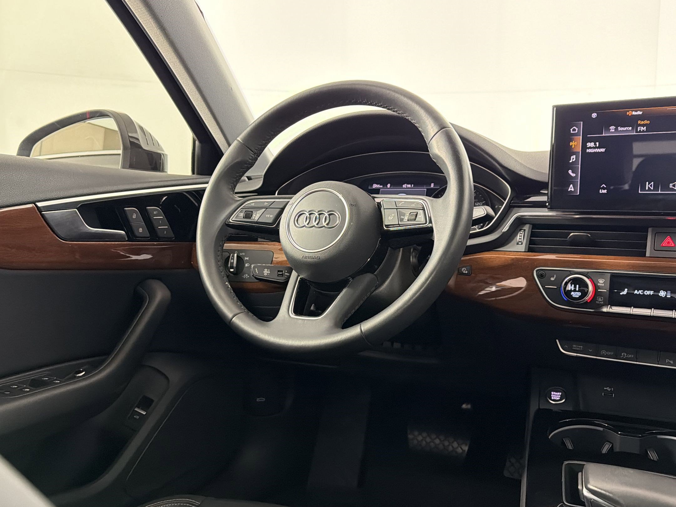 Used 2023 Audi A4 2.0T Premium w/ Convenience Package image 27