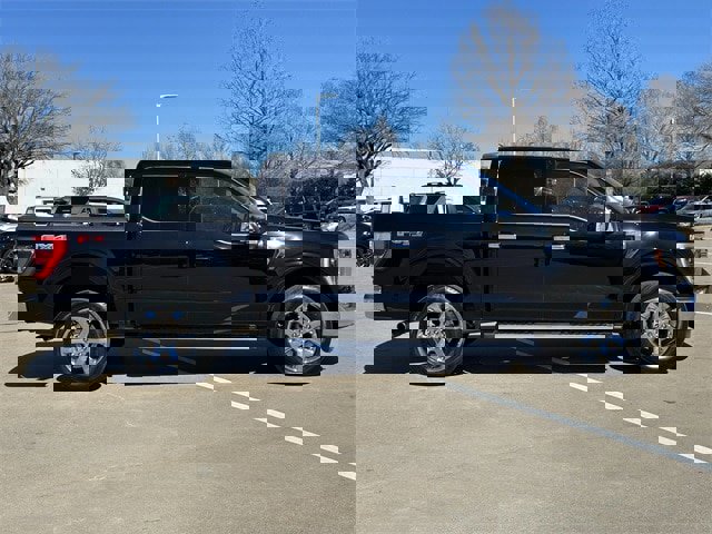 Used 2023 Ford F150 Lariat w/ Equipment Group 502A High image 3