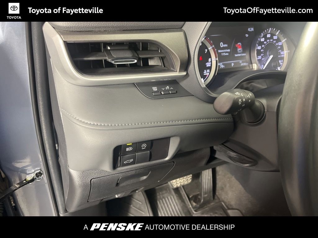 Used 2023 Toyota Highlander XLE AWD/4WD image 28