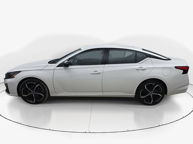 Used 2025 Nissan Altima 2.5 SR FWD image 9