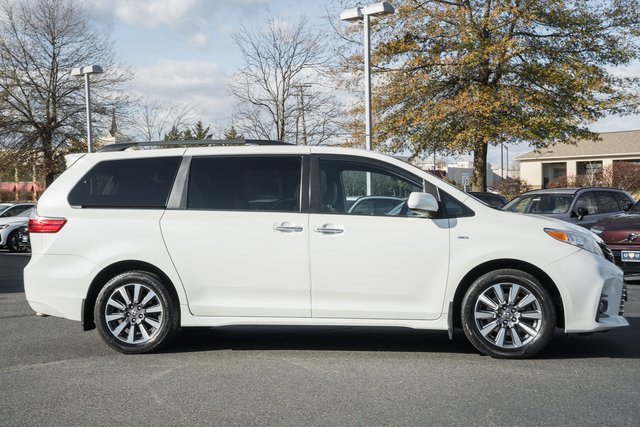 Used 2020 Toyota Sienna XLE image 3