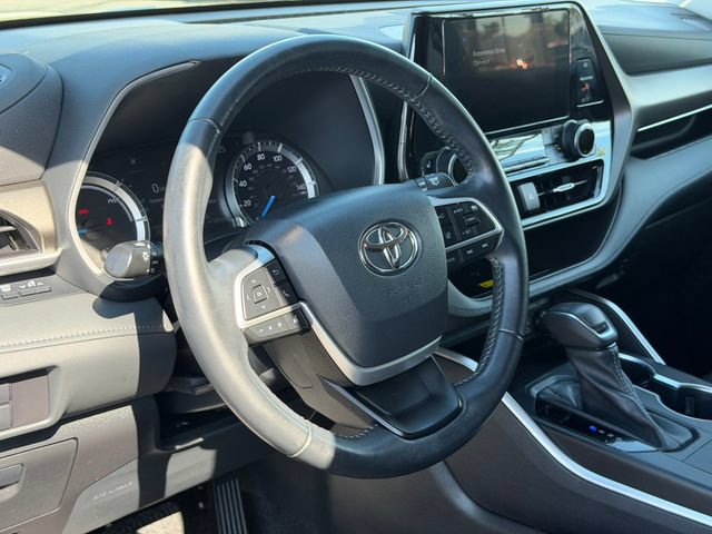 Used 2023 Toyota Highlander XLE FWD image 10
