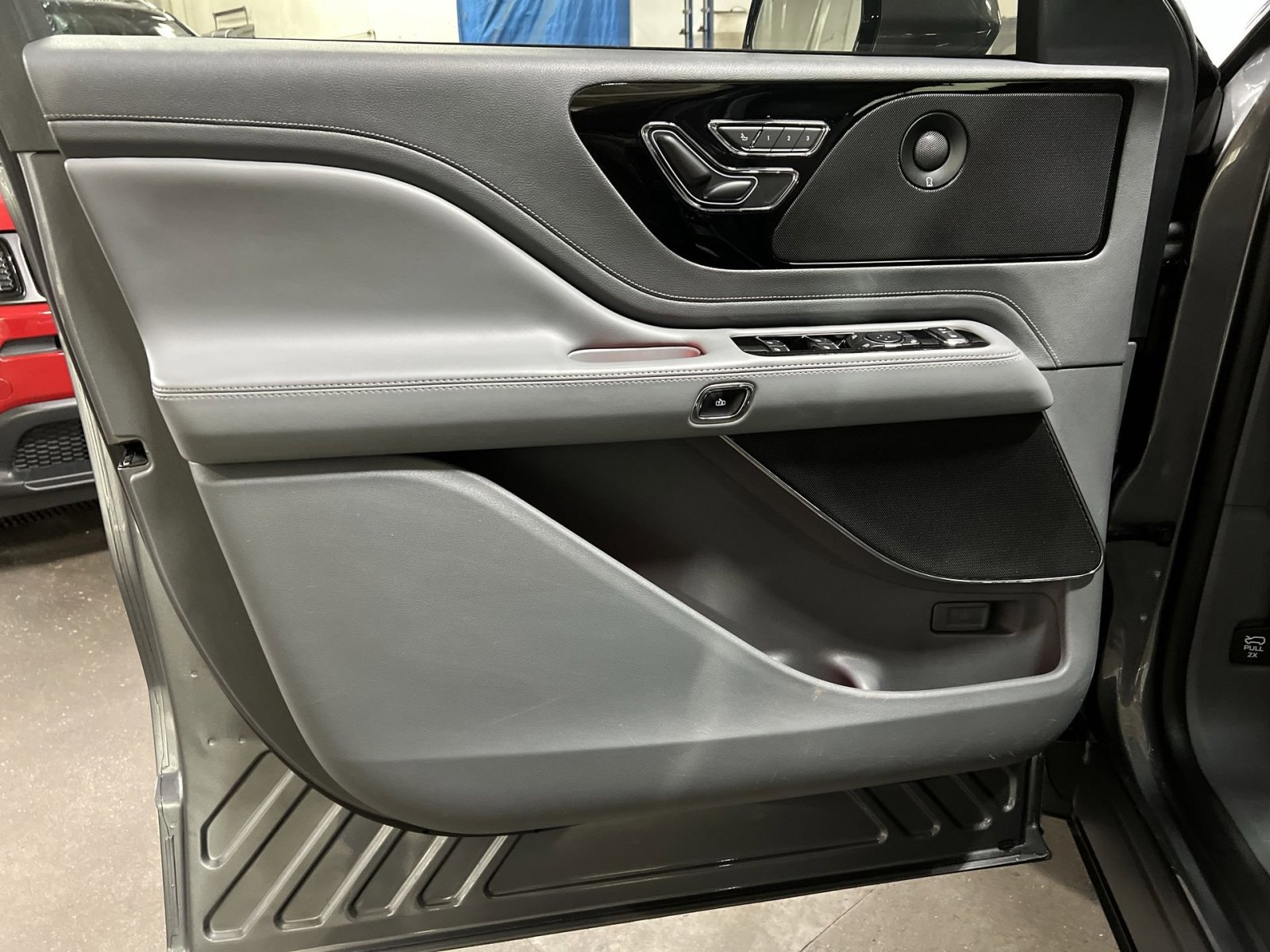 Used 2021 Lincoln Aviator Reserve w/ Equipment Group 208A image 14