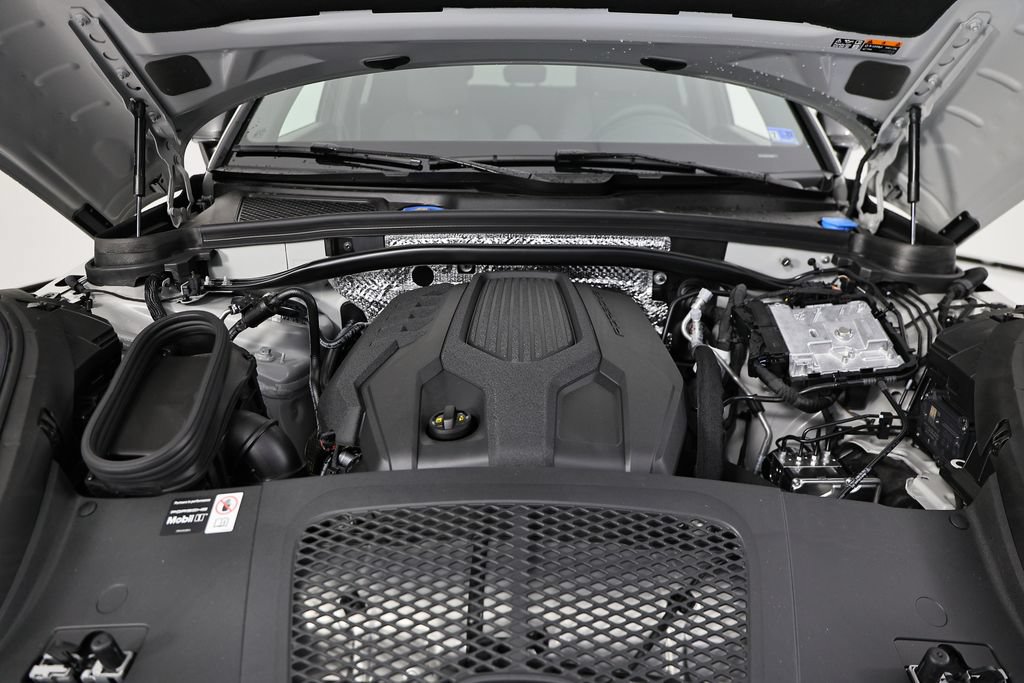 New 2026 Porsche Macan Turbo AWD/4WD image 33