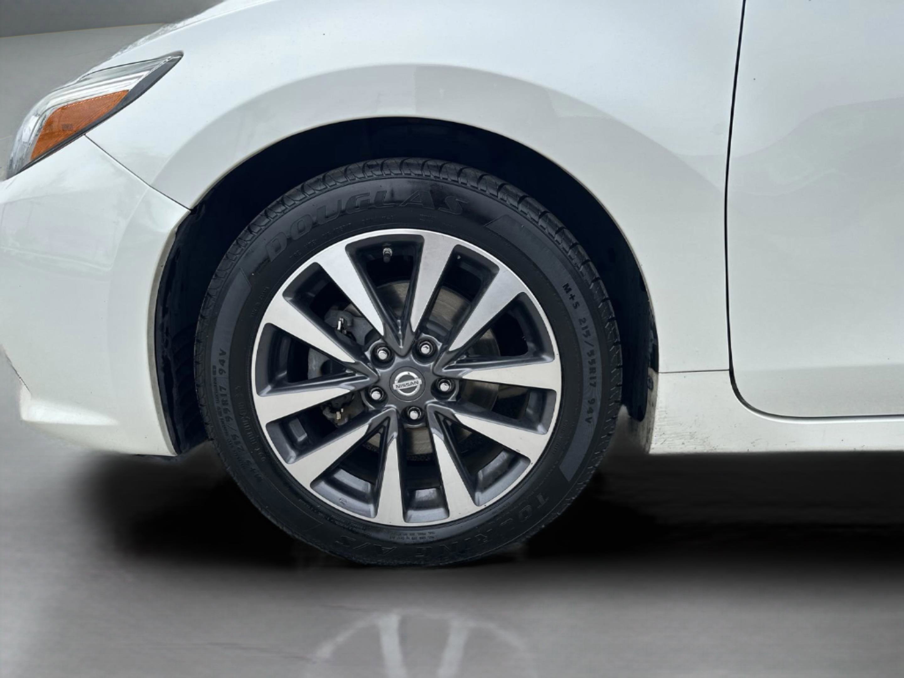 Used 2017 Nissan Altima 2.5 SL w/ Moonroof Package image 33