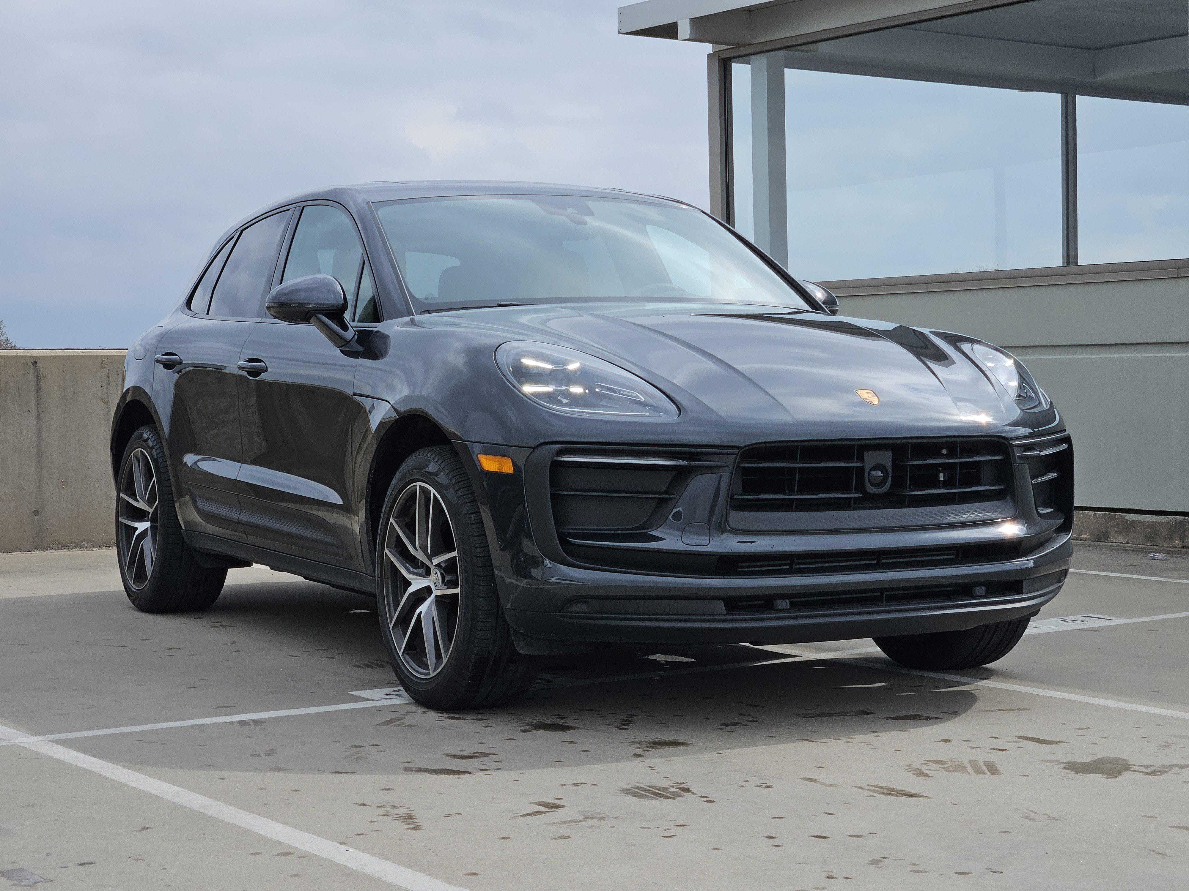 Certified 2025 Porsche Macan image 10