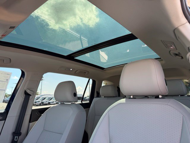 Used 2023 Volkswagen Tiguan SE w/ Panoramic Sunroof Package FWD image 12