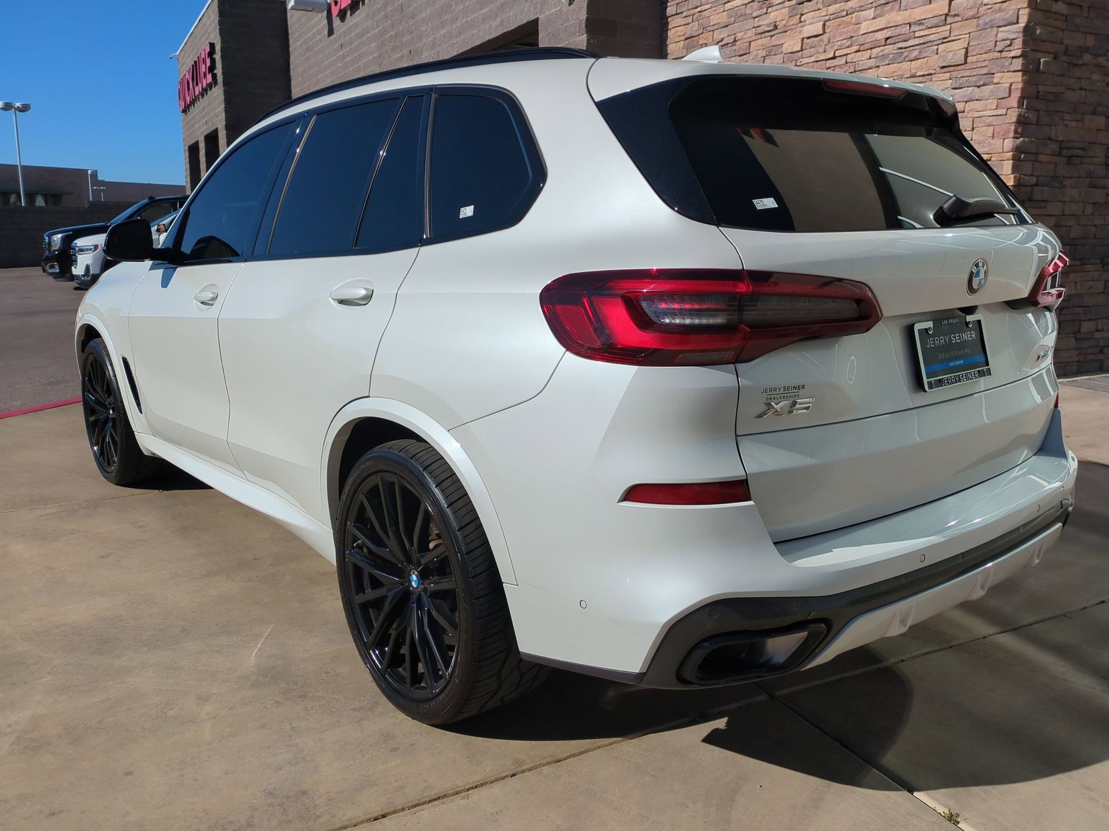 Used 2023 BMW X5 xDrive40i w/ M Sport Package image 3