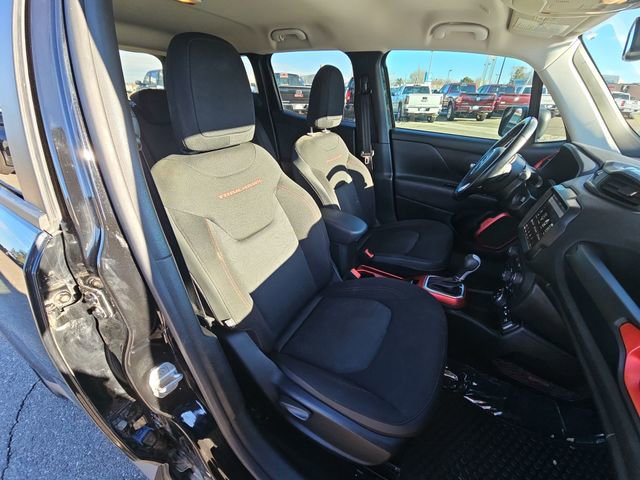 Used 2018 Jeep Renegade Trailhawk w/ UConnect 8.4 Nav Group AWD/4WD image 17