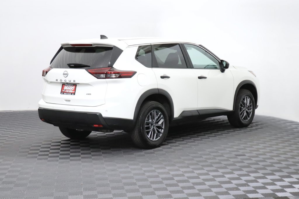 Used 2025 Nissan Rogue S AWD/4WD image 8