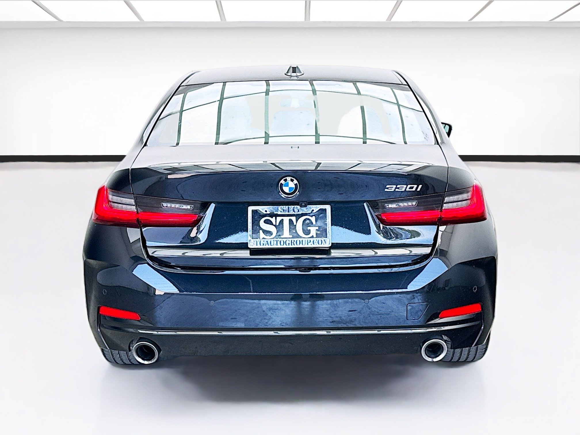 Used 2024 BMW 330i Sedan w/ Convenience Package RWD image 5