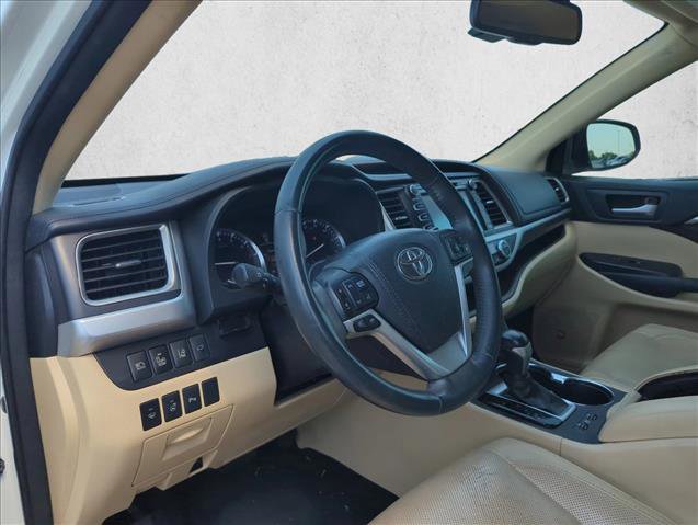 Used 2016 Toyota Highlander Limited Platinum AWD/4WD image 11