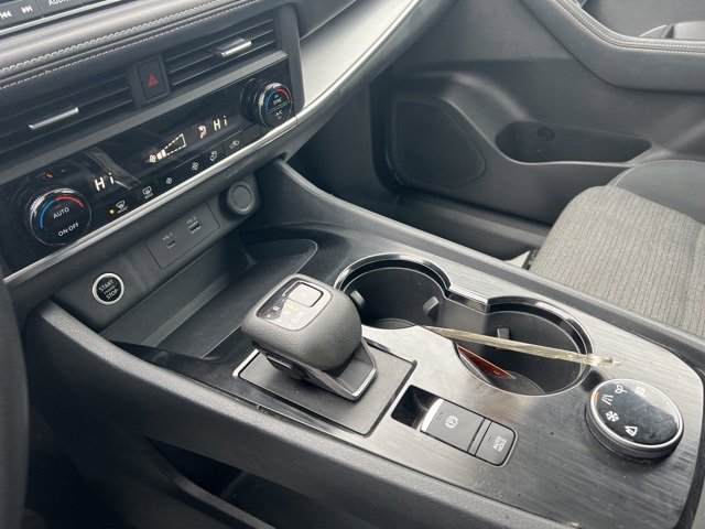 Used 2023 Nissan Rogue SV image 37