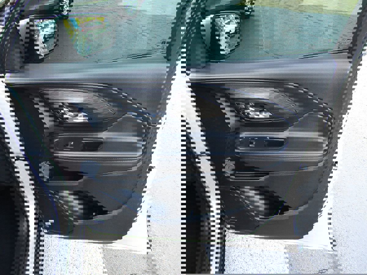 Used 2022 GMC Terrain SLT w/ Infotainment Package II image 29