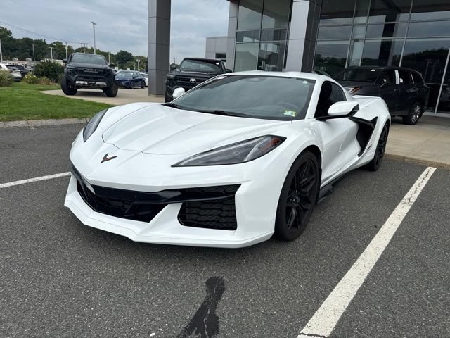 Used 2024 Chevrolet Corvette Z06 RWD image 3
