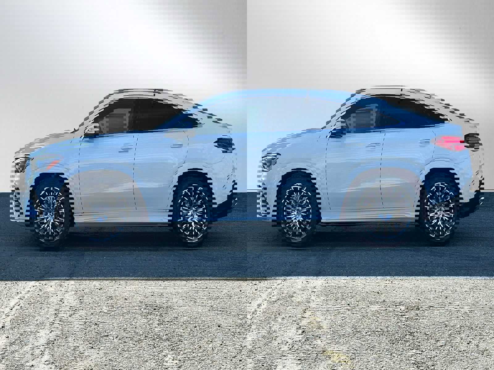 Used 2025 Mercedes-Benz GLE 450 4MATIC Coupe image 3