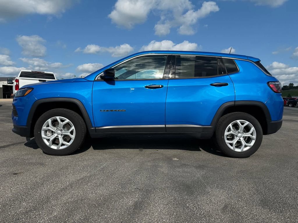 Used 2024 Jeep Compass Sport image 2