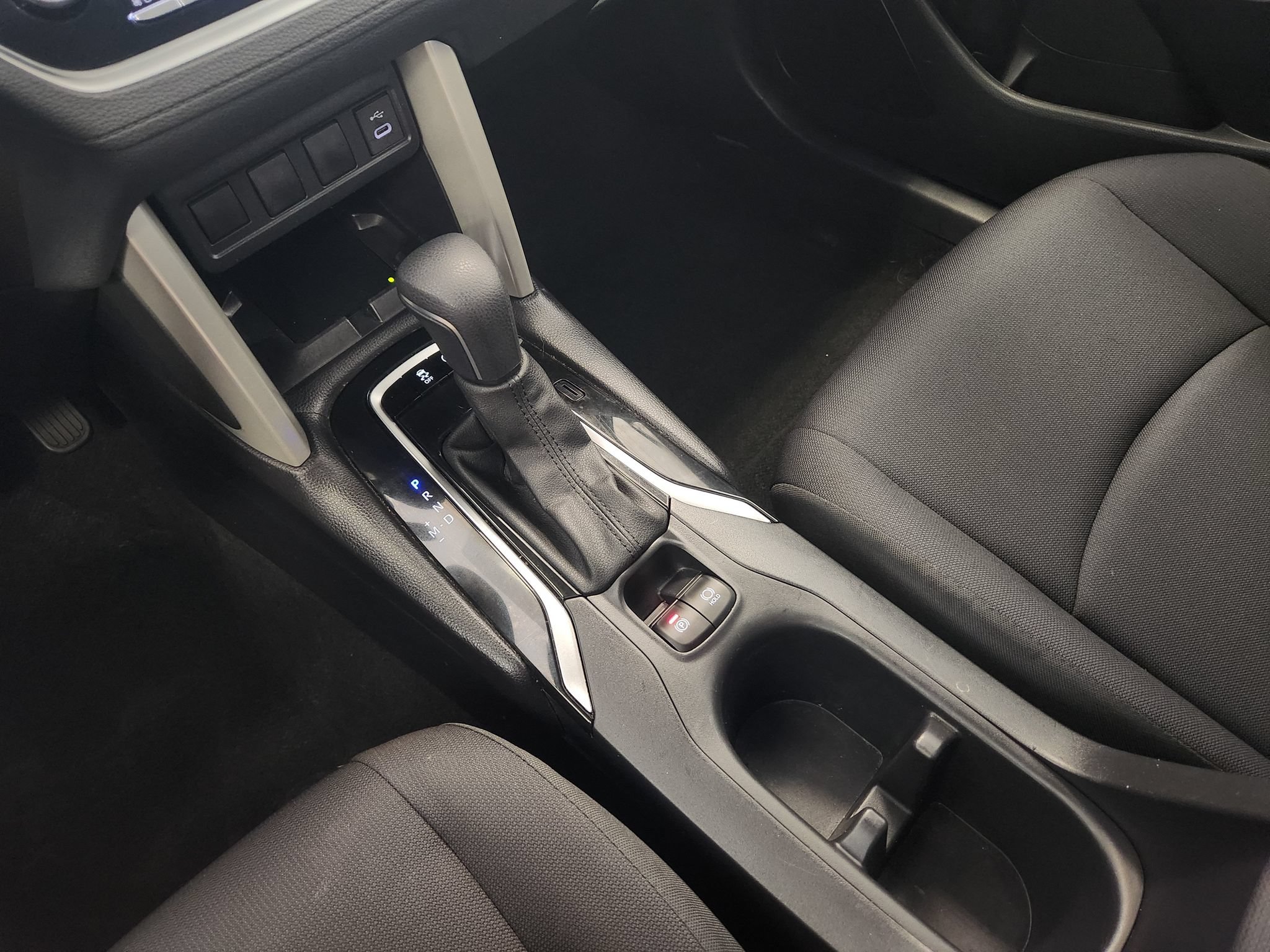 Used 2025 Toyota Corolla Cross LE FWD image 18