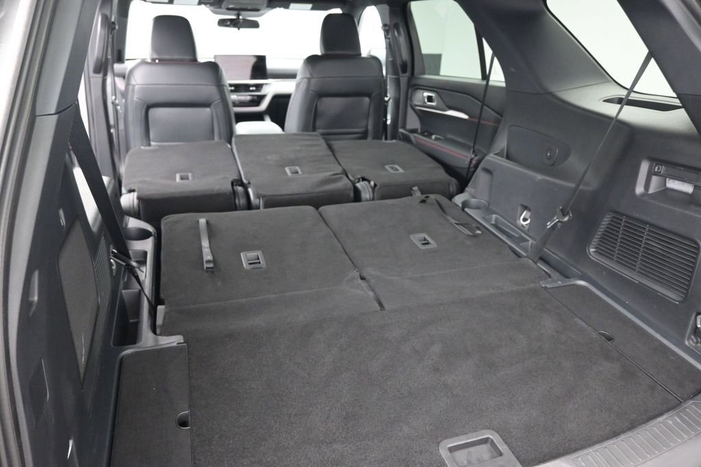 Used 2025 Ford Explorer ST-Line RWD image 11