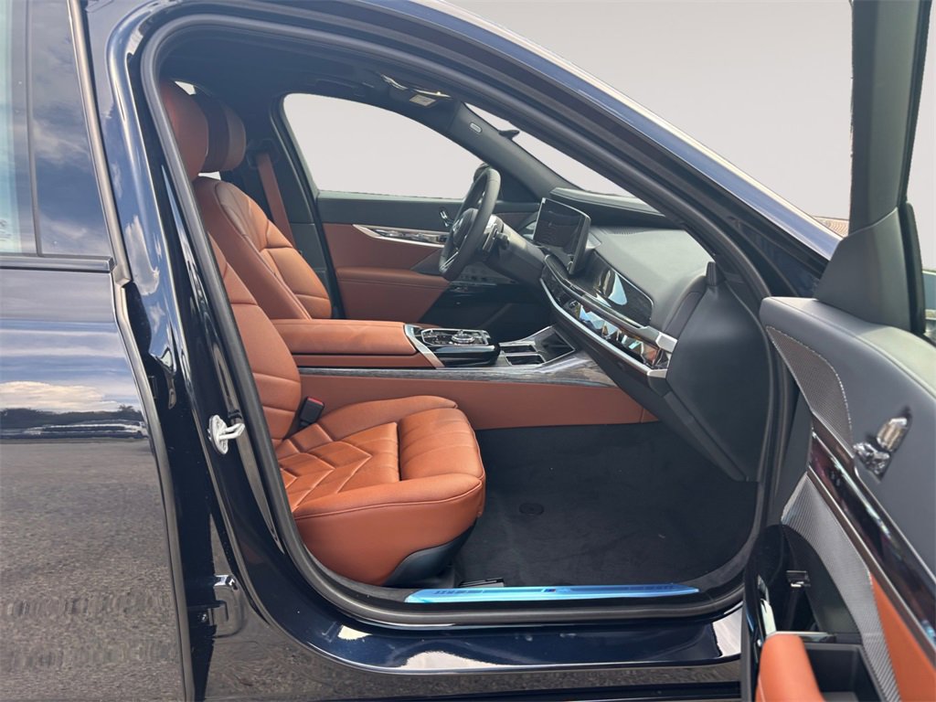 New 2026 BMW 750e xDrive image 15