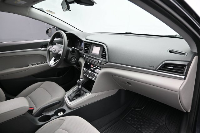 Used 2020 Hyundai Elantra SE FWD image 29