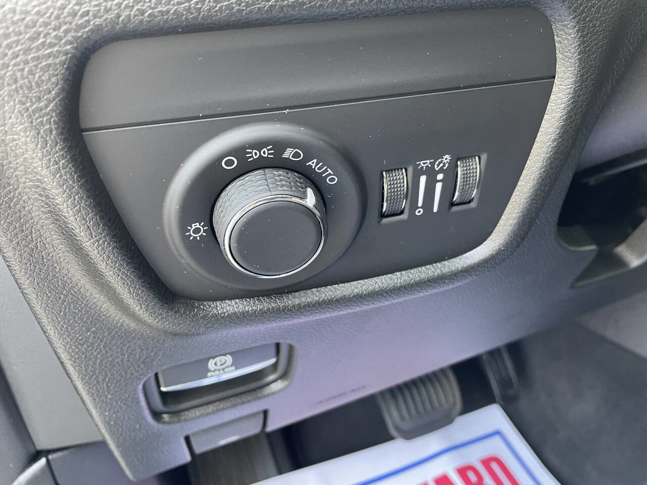 Used 2024 Jeep Grand Cherokee L Laredo w/ Luxury Tech Group I AWD/4WD image 17